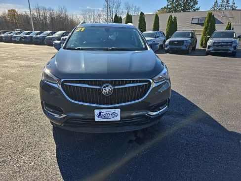Used 2021 Buick Enclave Essence image 2