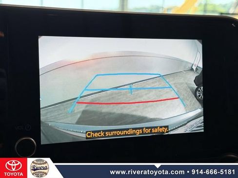 Used 2023 Toyota Highlander XLE AWD/4WD image 25