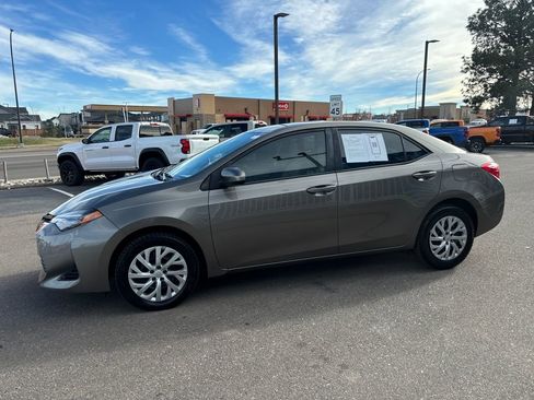 Used 2017 Toyota Corolla LE image 2