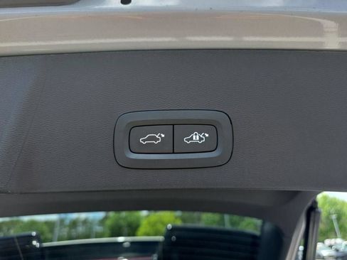 Used 2023 Volvo XC40 B5 Plus w/ Driver Assist Package AWD/4WD image 35