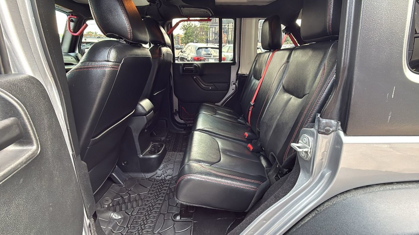 Used 2017 Jeep Wrangler Unlimited Rubicon AWD/4WD image 12