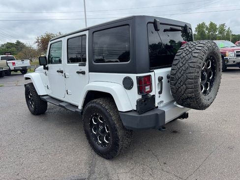 Used 2014 Jeep Wrangler Unlimited Sahara w/ Dual Top Group AWD/4WD image 3