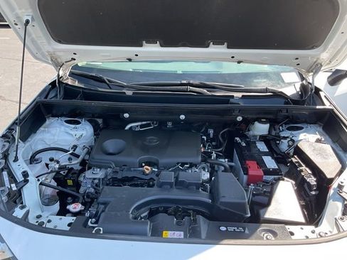 Used 2025 Toyota RAV4 XLE AWD/4WD image 18