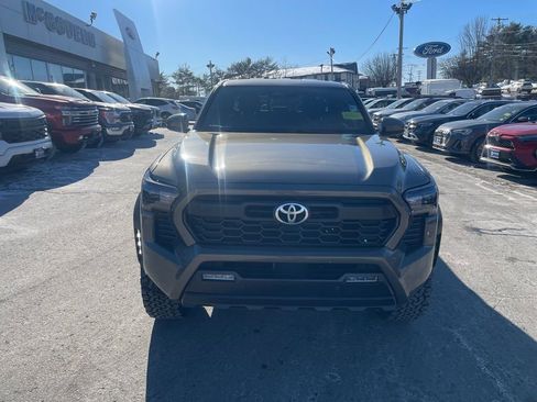 Used 2024 Toyota Tacoma TRD Off-Road image 9