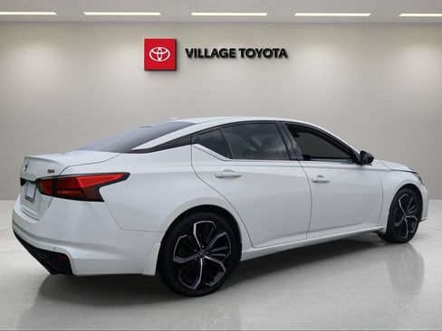 Used 2024 Nissan Altima 2.5 SR w/ SR Premium Package FWD image 5