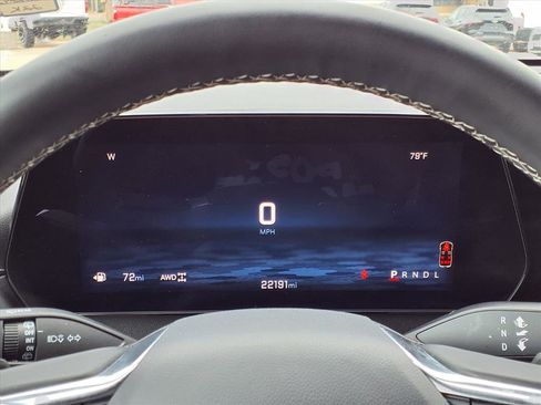 Used 2025 Chevrolet Traverse LT image 24