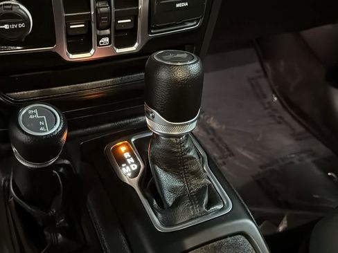 Used 2022 Jeep Wrangler Unlimited Sport AWD/4WD image 17