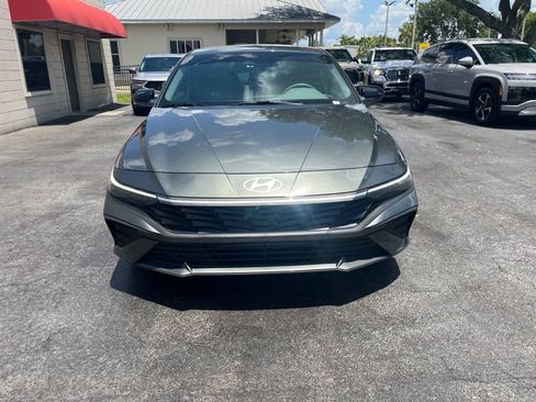 Used 2025 Hyundai Elantra Sport FWD image 8