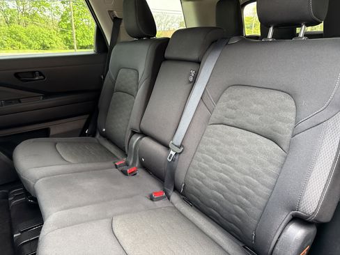 Used 2025 Nissan Pathfinder SV AWD/4WD image 13