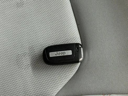 Used 2017 Jeep Renegade Latitude FWD image 35