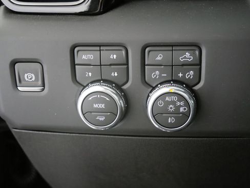 New 2026 GMC Sierra 2500 AT4 w/ AT4 Premium Plus Package AWD/4WD image 18