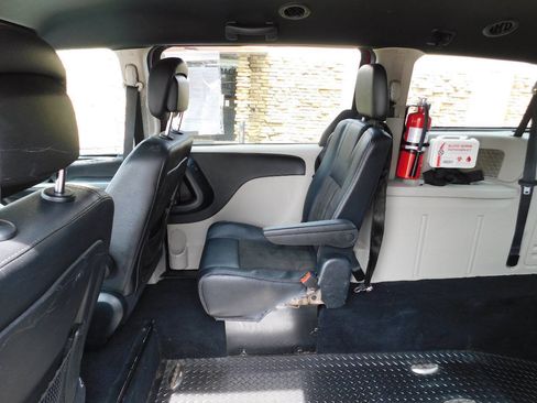 Used 2020 Dodge Grand Caravan SXT FWD image 24