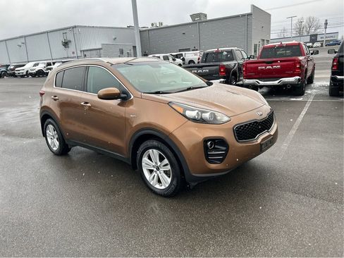 Used 2018 Kia Sportage LX w/ LX Popular Package image 3