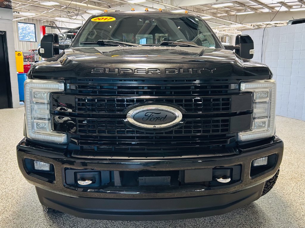 Used 2017 Ford F250 Platinum w/ Platinum Ultimate Package AWD/4WD image 2