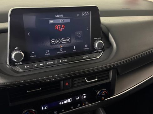 Used 2025 Nissan Rogue SV FWD image 18