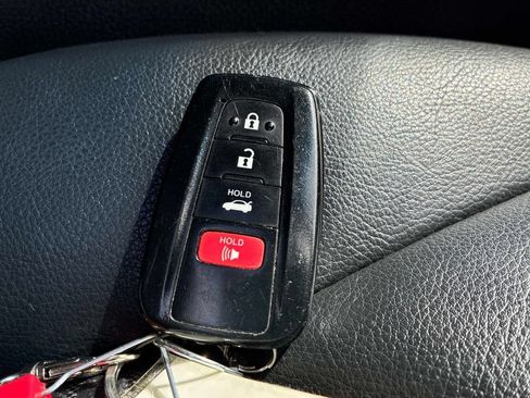 Used 2018 Toyota Camry SE w/ Audio Package FWD image 9