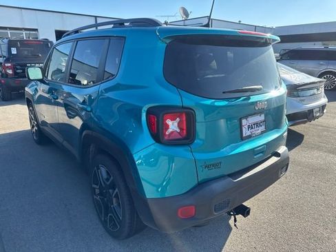Used 2021 Jeep Renegade Latitude w/ Sun & Sound Group FWD image 4