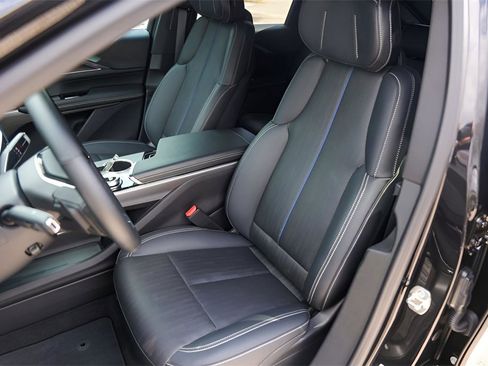 Certified 2024 Cadillac Lyriq Luxury image 7