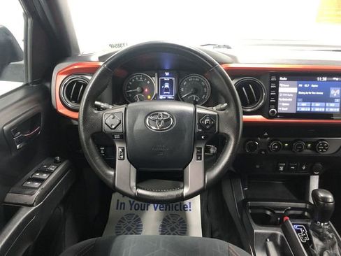 Used 2020 Toyota Tacoma TRD Sport AWD/4WD image 15