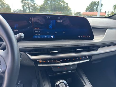 Used 2025 Cadillac XT4 Premium Luxury image 17