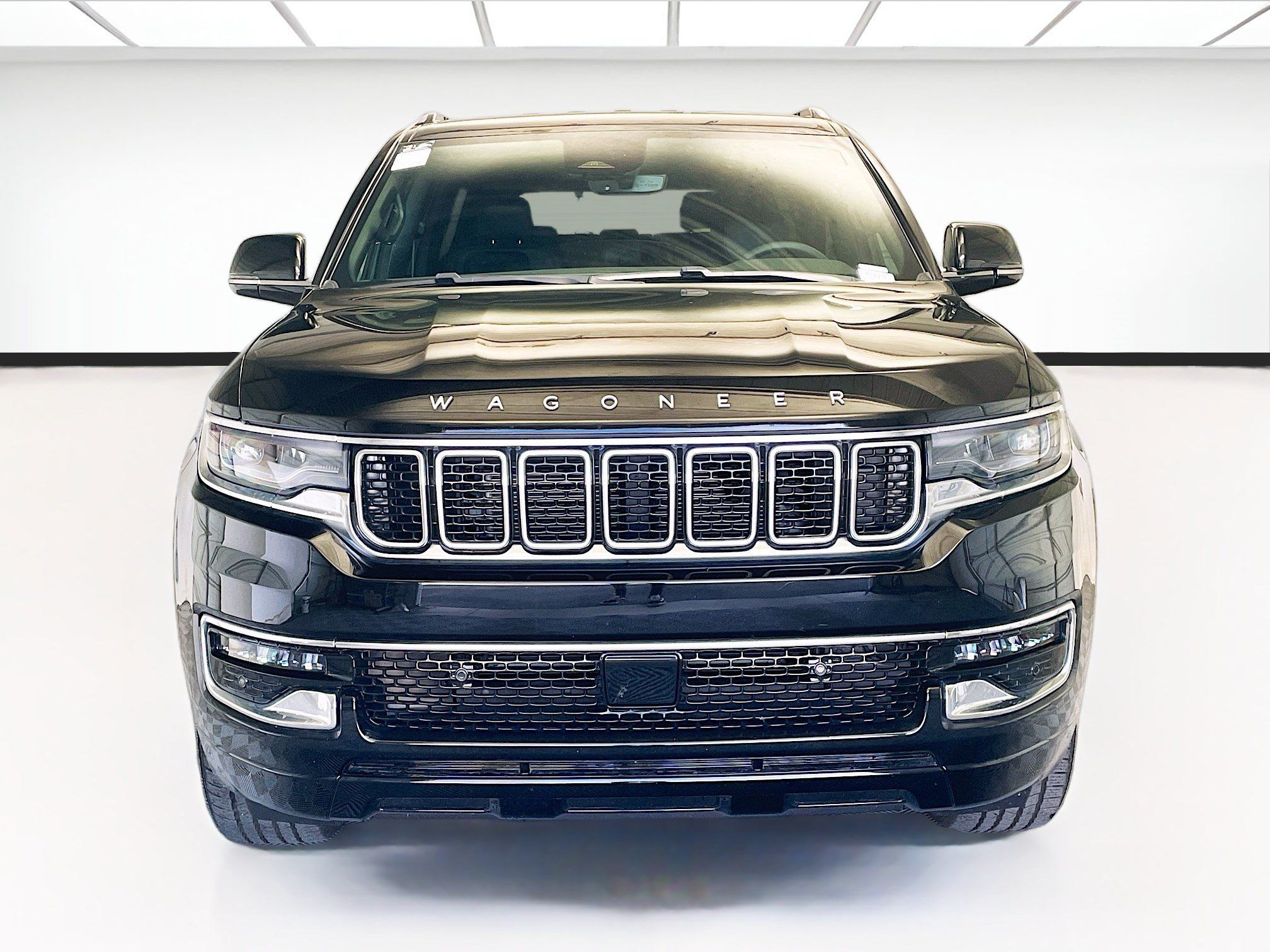 Used 2025 Jeep Wagoneer 4WD image 2