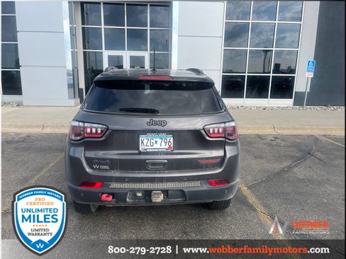 Used 2023 Jeep Compass Trailhawk w/ Trailhawk Convenience Group AWD/4WD image 3