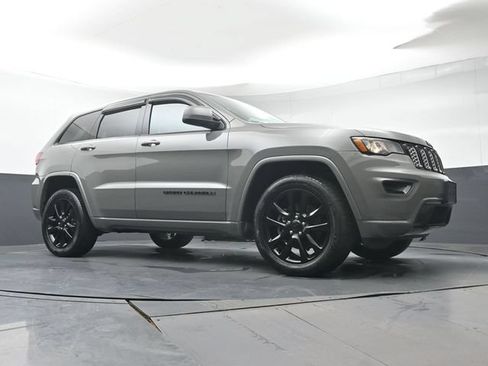 Used 2021 Jeep Grand Cherokee Laredo X AWD/4WD image 32