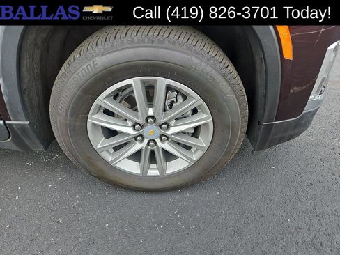Used 2023 Chevrolet Traverse LT FWD image 29