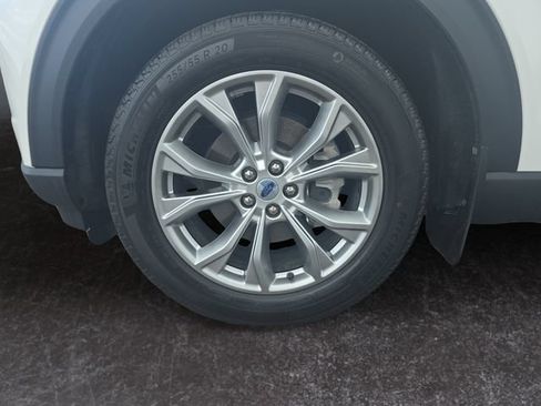 Used 2024 Ford Explorer XLT w/ Equipment Group 202A AWD/4WD image 14