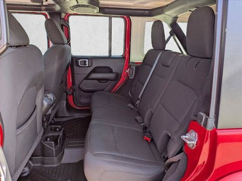 Used 2020 Jeep Wrangler Unlimited Sahara AWD/4WD image 17