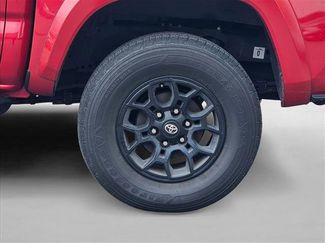 Used 2022 Toyota Tacoma SR5 w/ Technology Package video 4