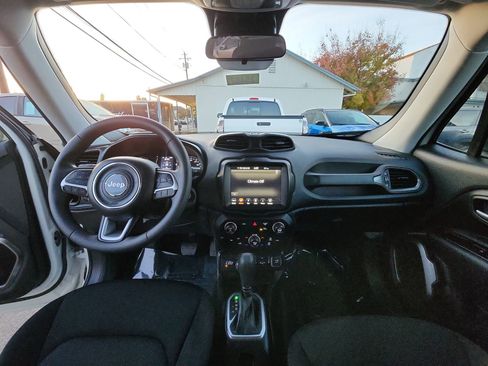 Certified 2023 Jeep Renegade Latitude image 26