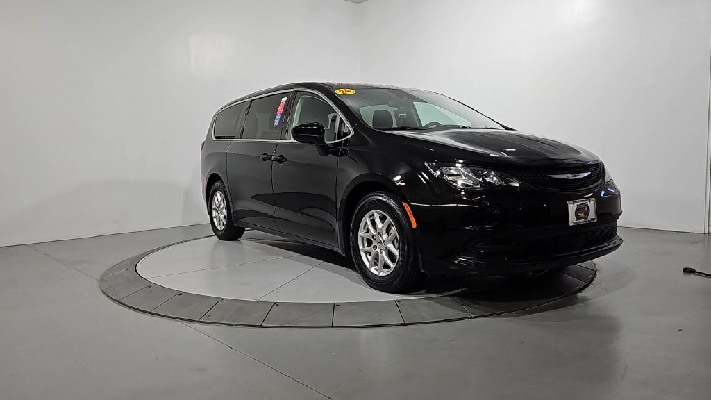 Used 2024 Chrysler Voyager LX FWD image 8