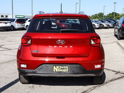 Used 2025 Hyundai Venue SEL FWD image 5