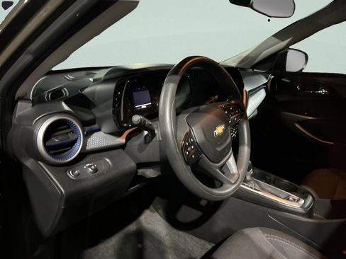 Used 2024 Chevrolet Trax LS w/ LS Convenience Package image 10