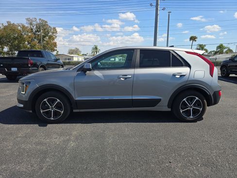 Used 2025 Kia Niro LX image 6