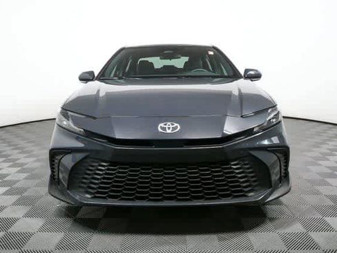 Used 2025 Toyota Camry SE image 32