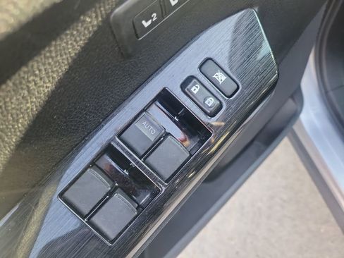 Used 2016 Toyota RAV4 Limited image 13