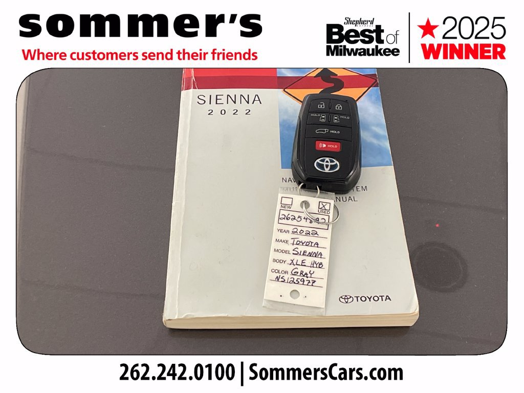 Used 2022 Toyota Sienna XLE FWD image 25