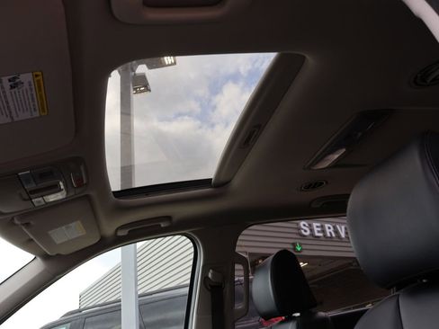 Used 2025 Kia Telluride S FWD image 27