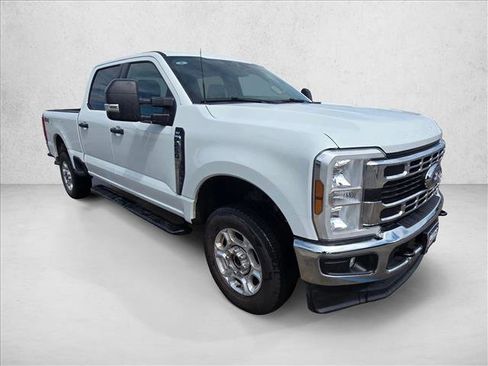 Used 2025 Ford F250 XLT AWD/4WD image 3