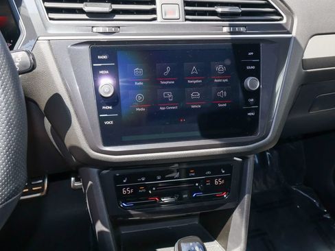 Used 2024 Volkswagen Tiguan SE R-Line AWD/4WD image 19