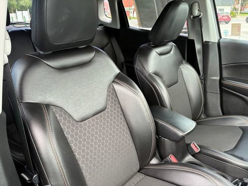 Used 2019 Jeep Compass Latitude w/ Cold Weather Group AWD/4WD image 41