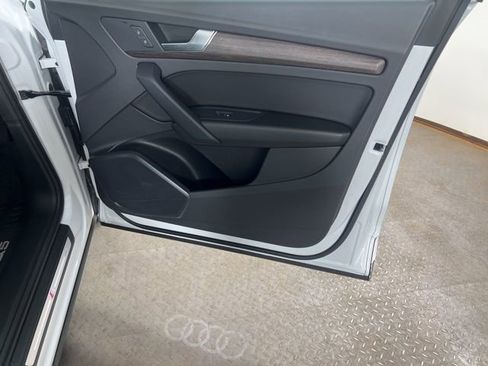 Used 2023 Audi Q5 2.0T Premium w/ Convenience Package image 11