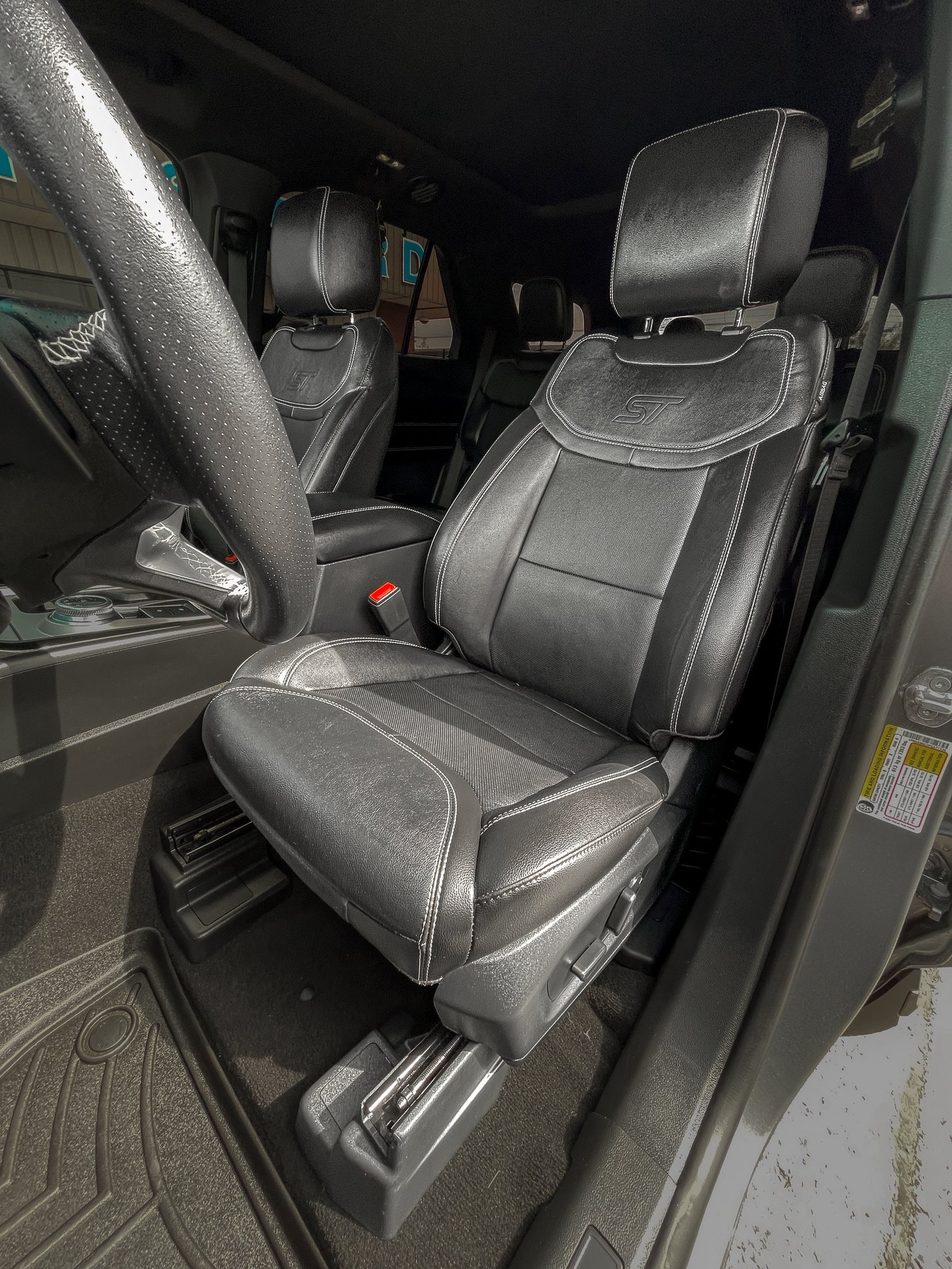 Used 2023 Ford Explorer ST w/ Equipment Group 401A AWD/4WD image 15