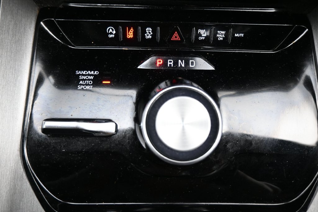 Used 2025 Jeep Wagoneer 4WD image 21