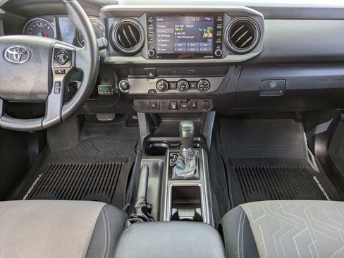 Used 2020 Toyota Tacoma TRD Sport image 18