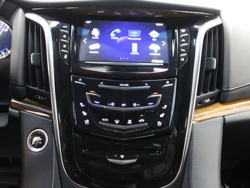 Used 2017 Cadillac Escalade ESV Luxury image 43