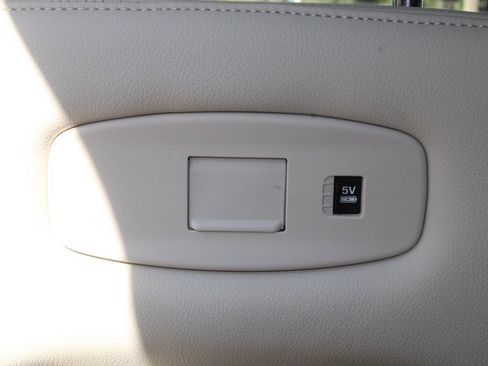 Certified 2025 Land Rover Discovery Dynamic SE image 34