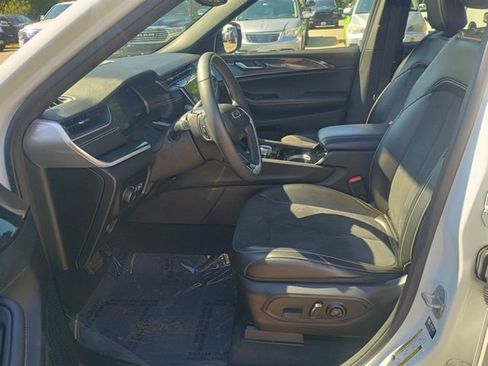 Used 2023 Jeep Grand Cherokee L Laredo AWD/4WD image 25